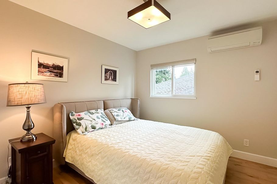 880 W 19th Street North Vancouver, BC - 29