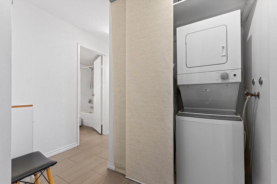 202 1633 Yew Street Vancouver, BC - 17