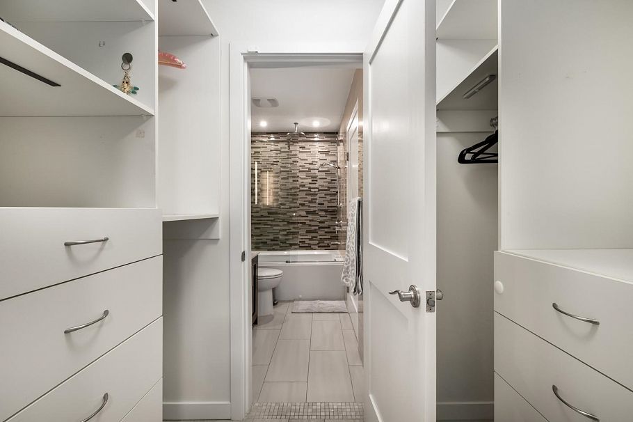 2391 Oak Street Vancouver, BC - 15