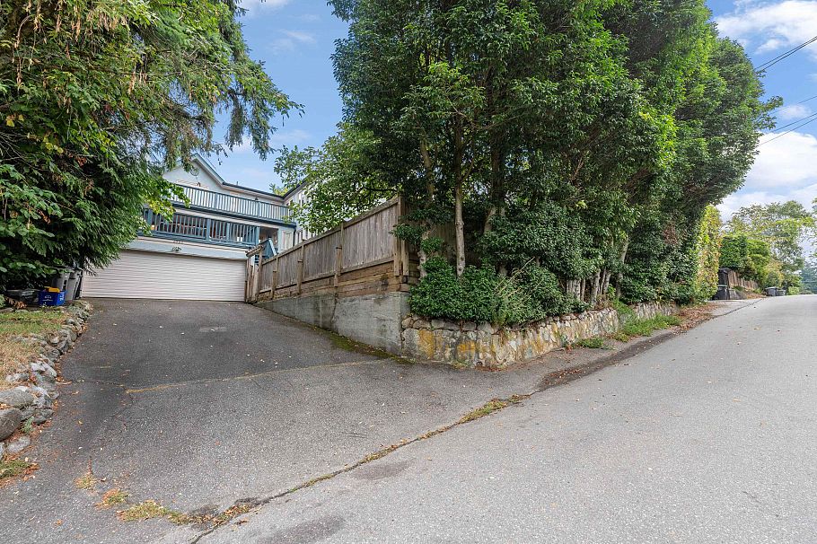3982 W 35th Avenue Vancouver, BC - 36