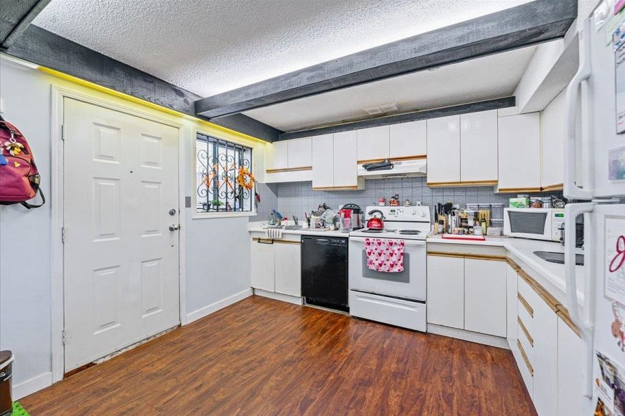 6549 Lancaster Street Vancouver, BC - 34