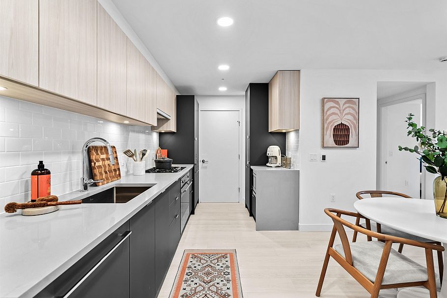 303 2419 Grant Street Vancouver, BC - 7