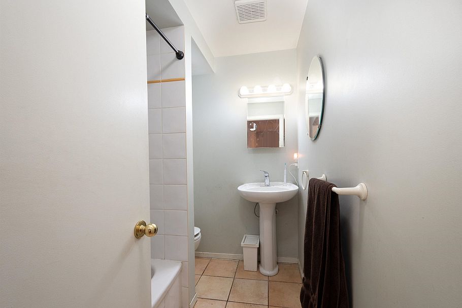 3476 W 13th Avenue Vancouver, BC - 22