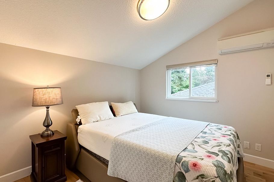 880 W 19th Street North Vancouver, BC - 27