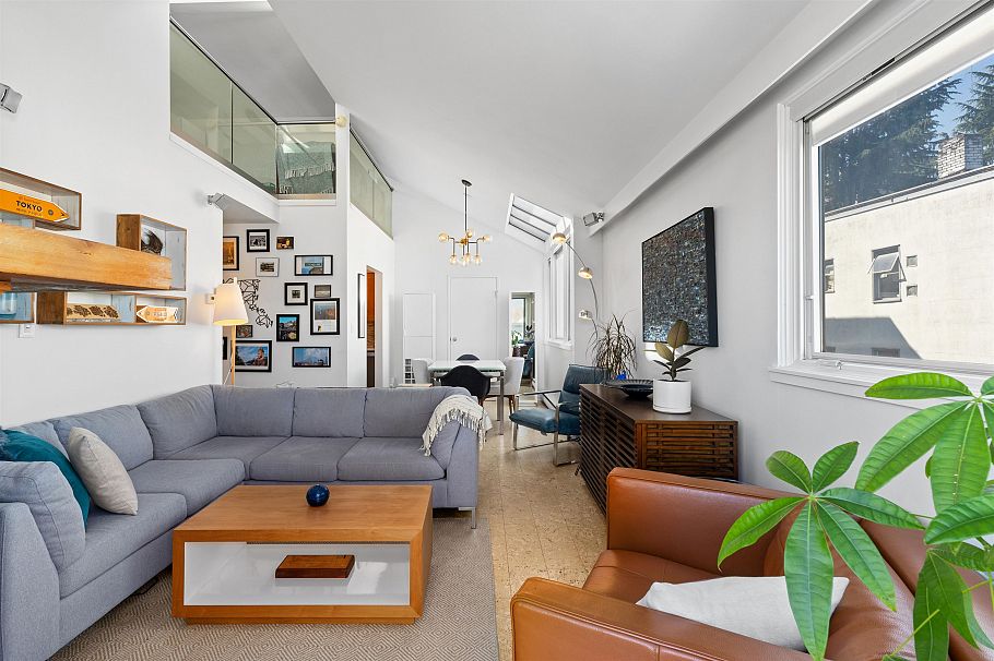 202 1633 Yew Street Vancouver, BC - 2