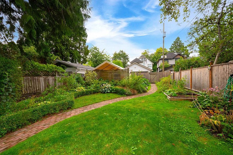 3476 W 13th Avenue Vancouver, BC - 31