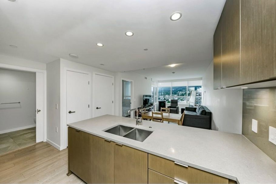 1401 112 E 13th Street North Vancouver, BC - 4