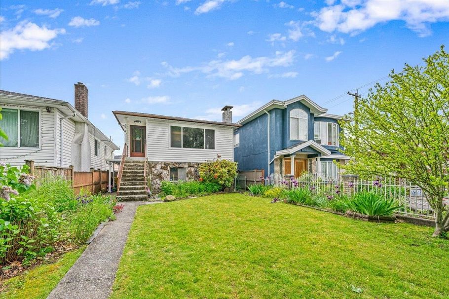6549 Lancaster Street Vancouver, BC - 2