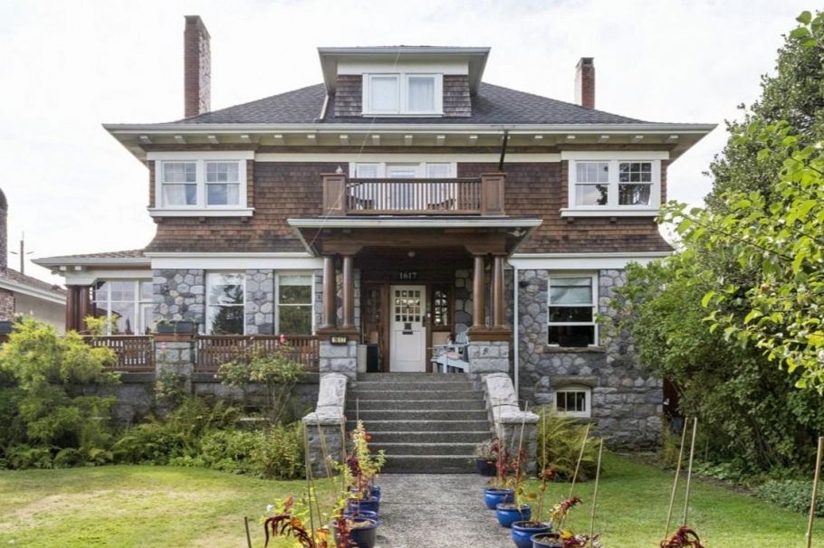 1617 W Grand Boulevard North Vancouver, BC - 1