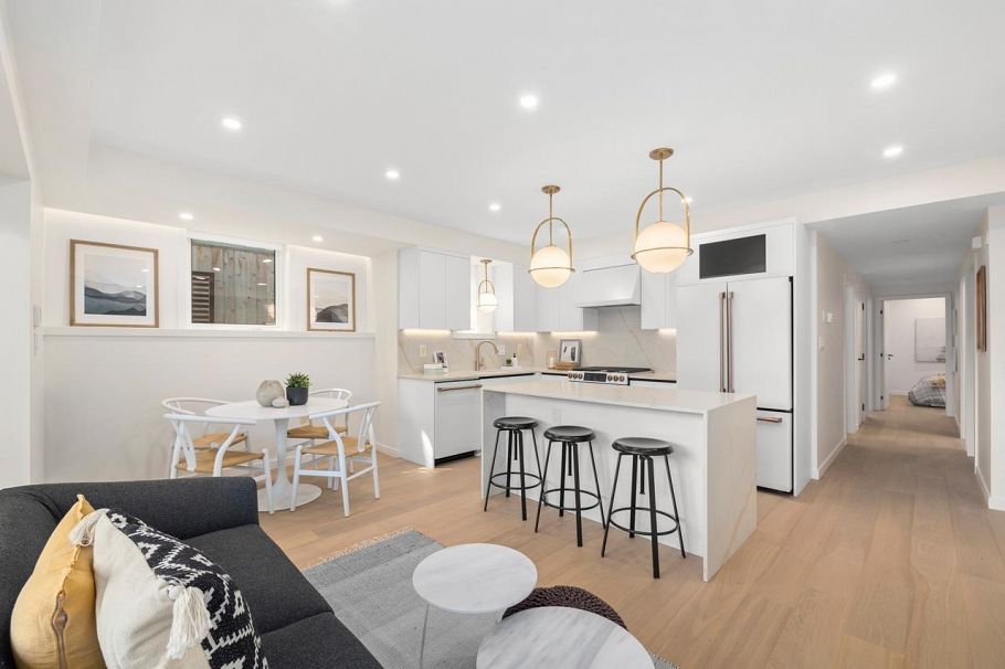 681 W 18th Avenue Vancouver, BC - 5