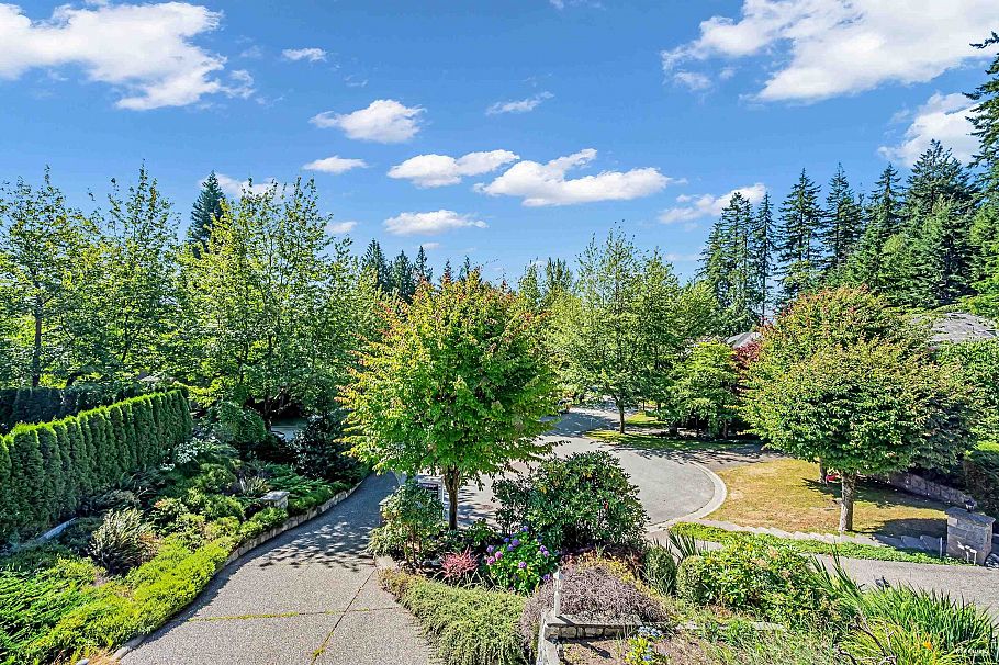 3945 Braemar Place North Vancouver, BC - 40