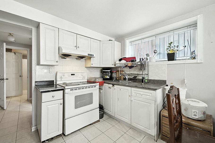 2228 E 40th Avenue Vancouver, BC - 36