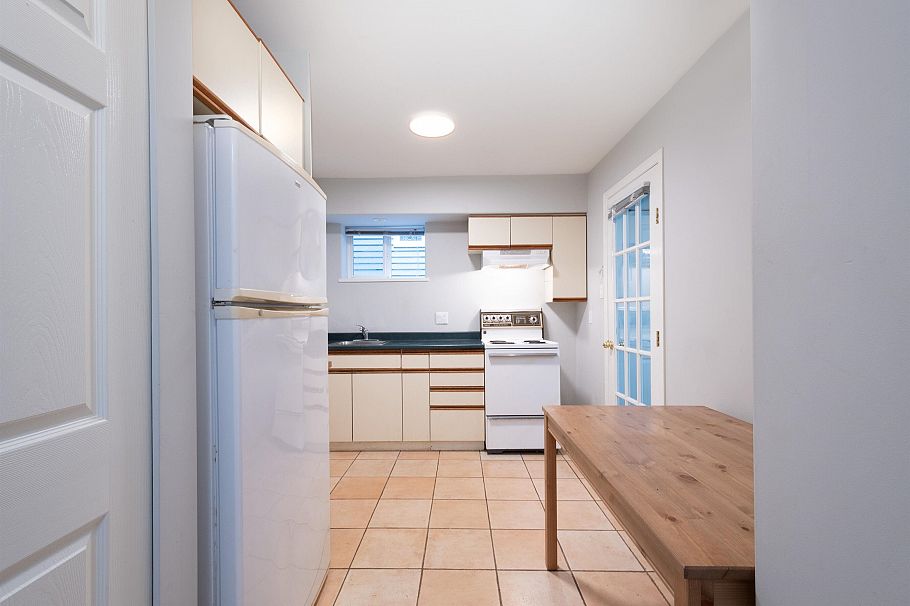 3476 W 13th Avenue Vancouver, BC - 18