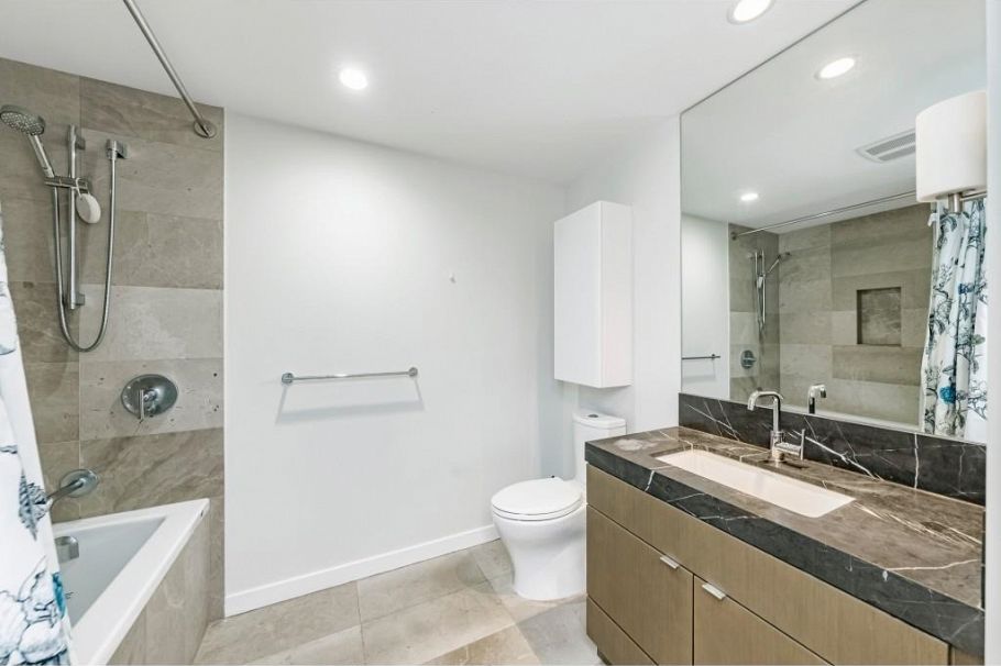 1401 112 E 13th Street North Vancouver, BC - 19