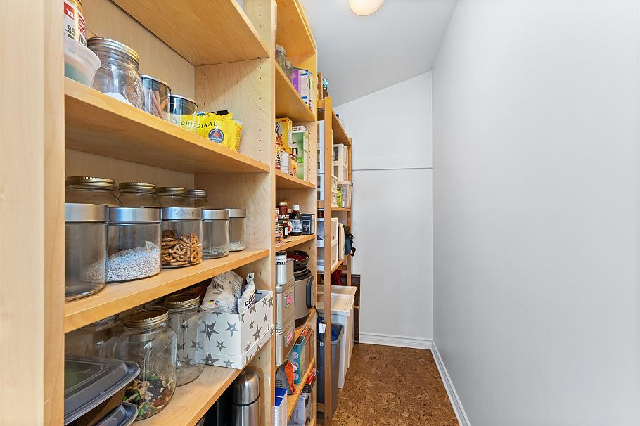 202 1633 Yew Street Vancouver, BC - 18