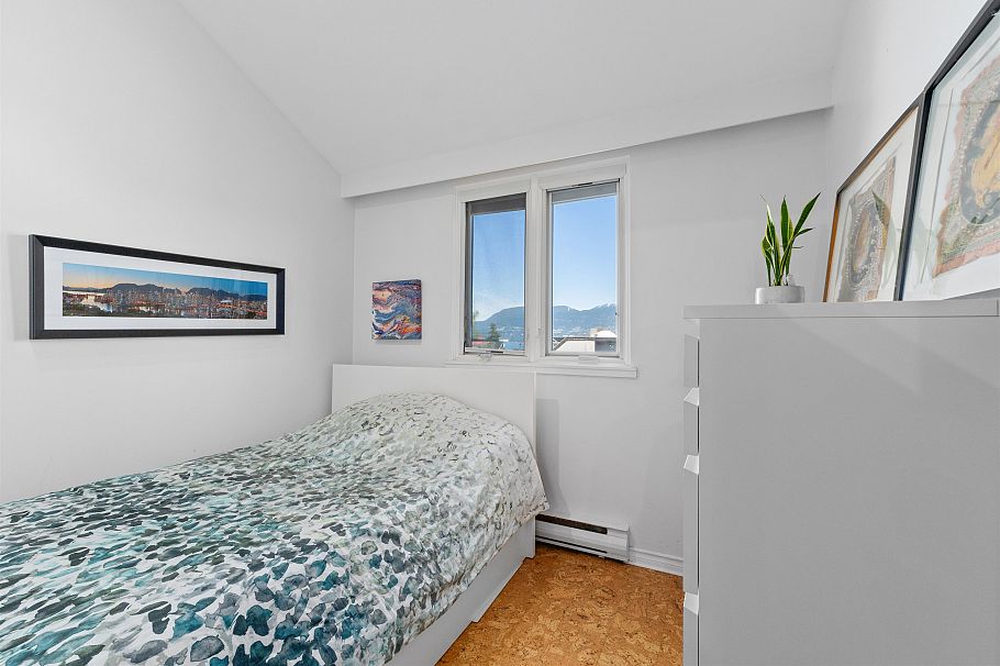 202 1633 Yew Street Vancouver, BC - 12