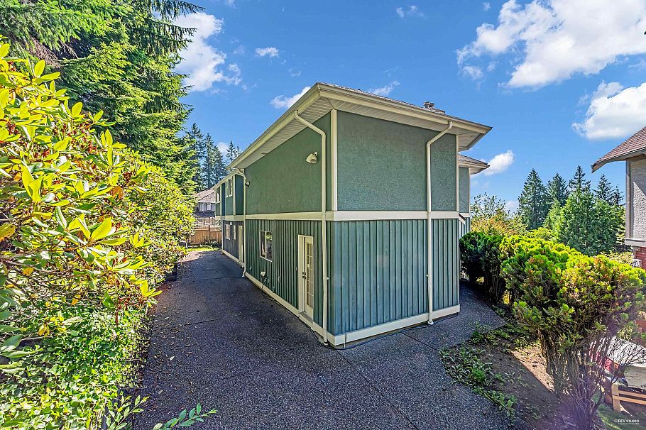 3945 Braemar Place North Vancouver, BC - 37