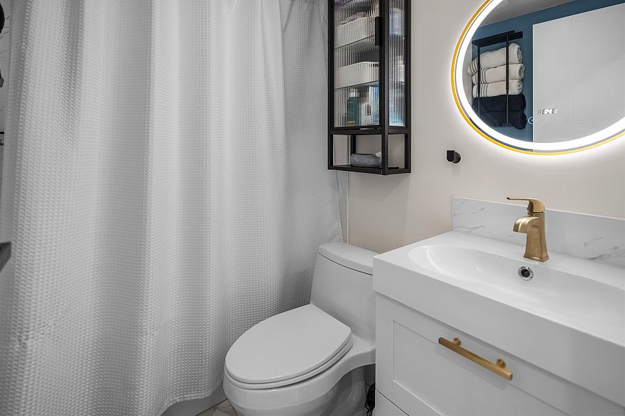 101 2121 W 6th Avenue Vancouver, BC - 24