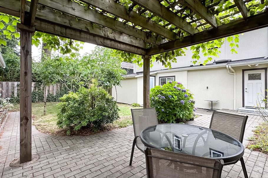 880 W 19th Street North Vancouver, BC - 36