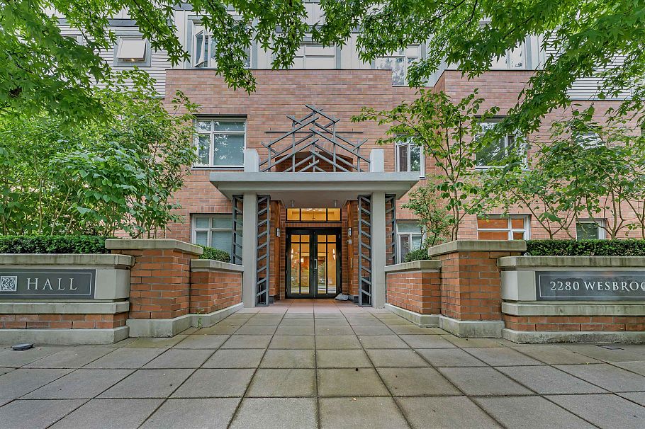 320 2280 Wesbrook Mall Vancouver, BC - 2