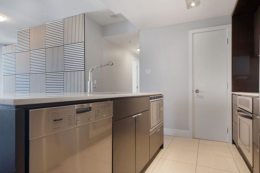 1706 1320 Chesterfield Avenue North Vancouver, BC - 11