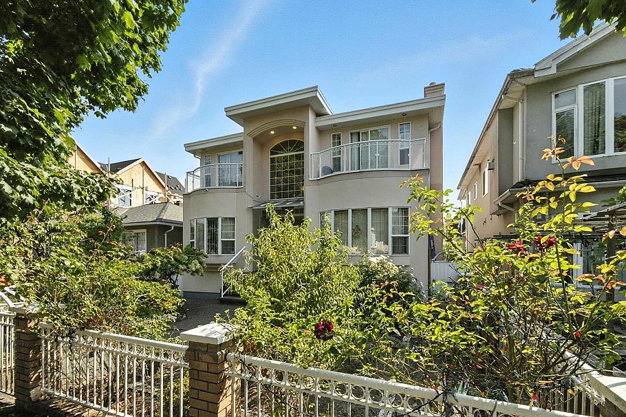 2228 E 40th Avenue Vancouver, BC - 2