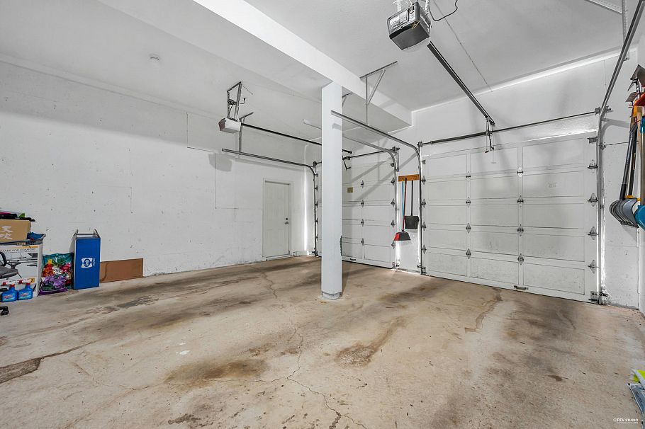 3945 Braemar Place North Vancouver, BC - 35