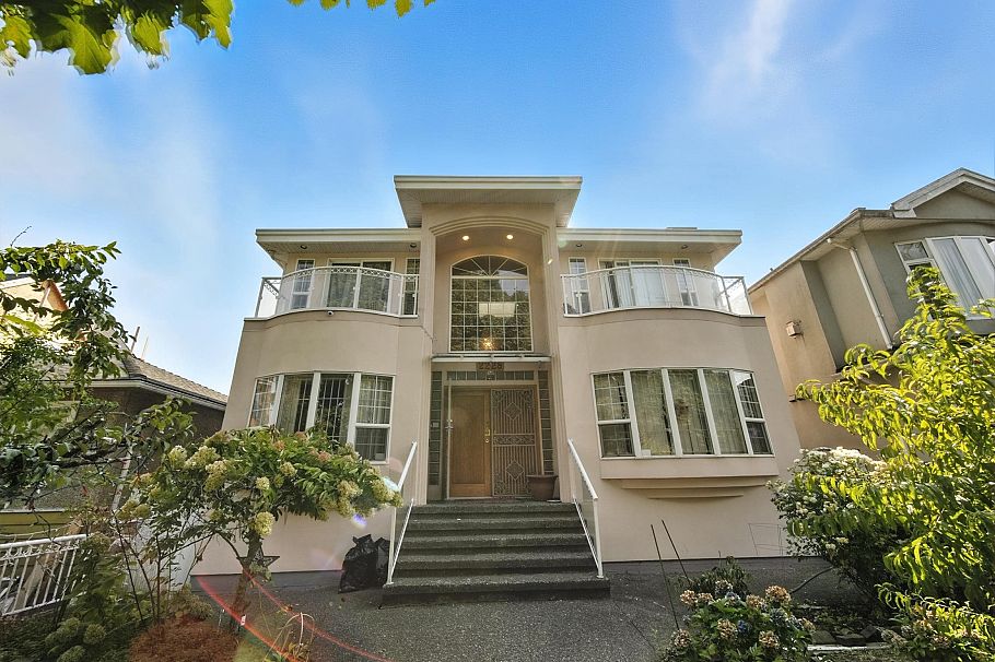 2228 E 40th Avenue Vancouver, BC - 1