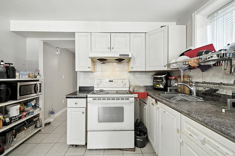 2228 E 40th Avenue Vancouver, BC - 35