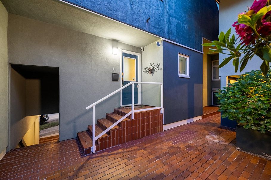 2391 Oak Street Vancouver, BC - 31