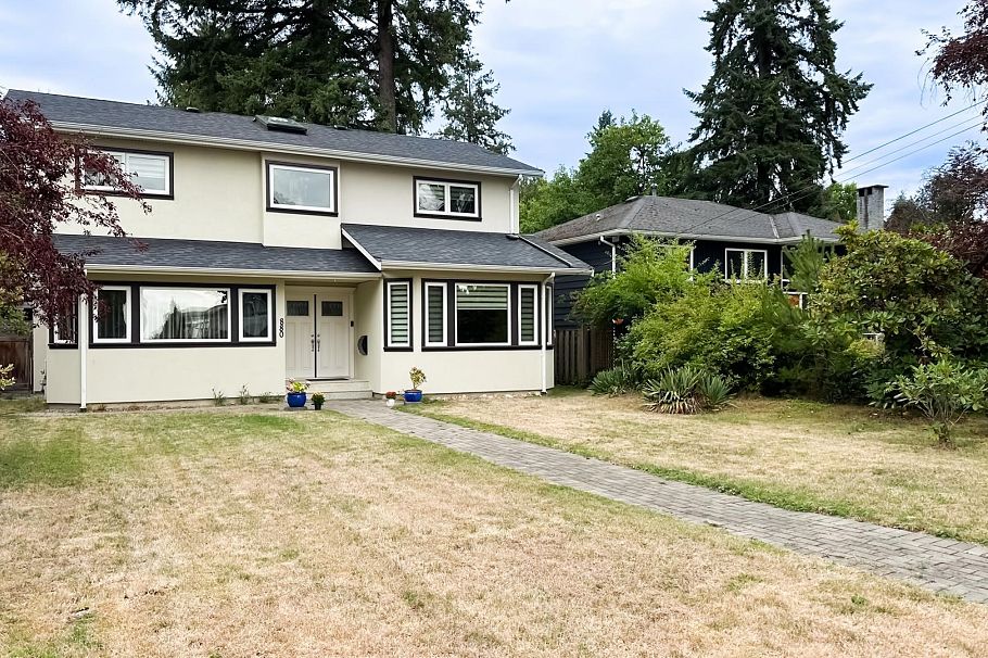 880 W 19th Street North Vancouver, BC - 39