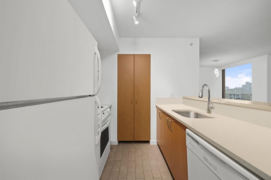 1604 1295 Richards Street Vancouver, BC - 4