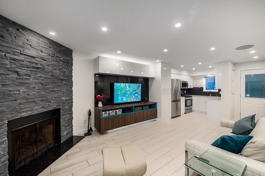 2391 Oak Street Vancouver, BC - 10