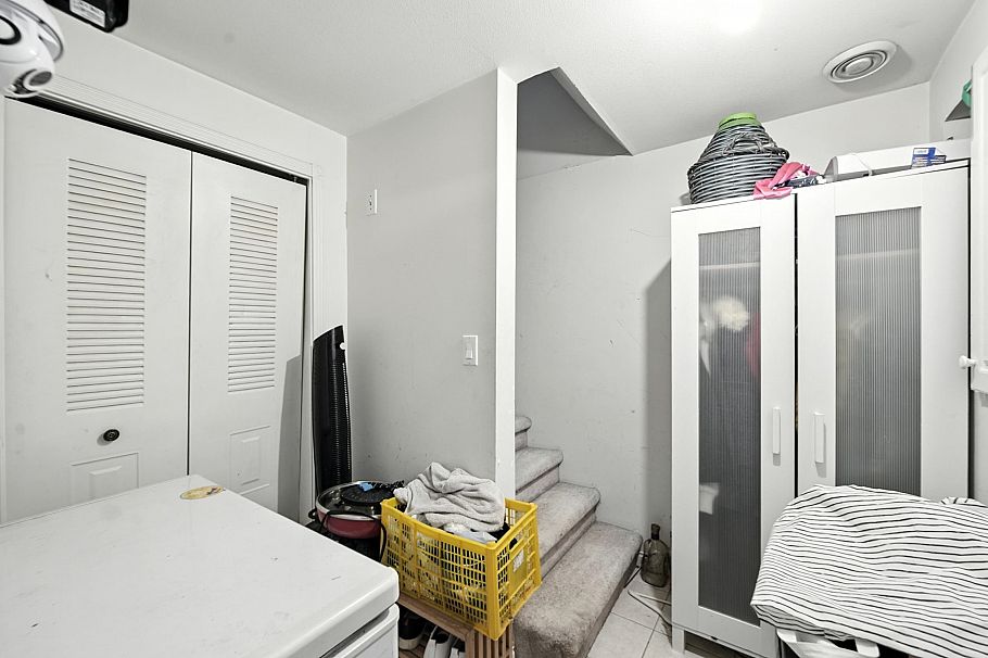 2228 E 40th Avenue Vancouver, BC - 32