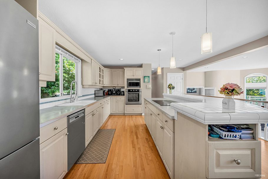 3945 Braemar Place North Vancouver, BC - 11