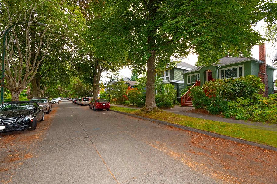 3476 W 13th Avenue Vancouver, BC - 5