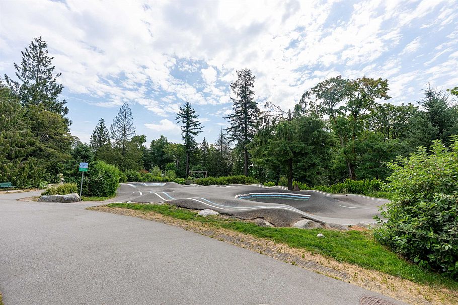 208 707 E 3rd Street North Vancouver, BC - 27