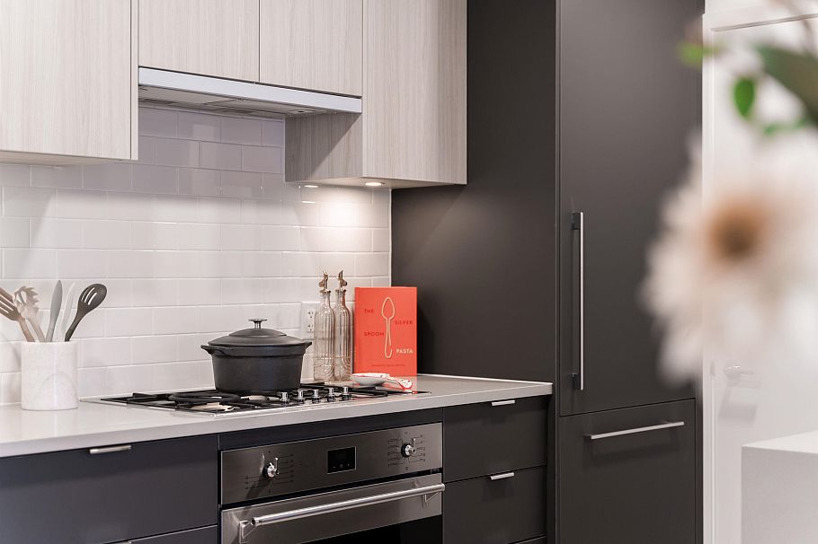 303 2419 Grant Street Vancouver, BC - 9