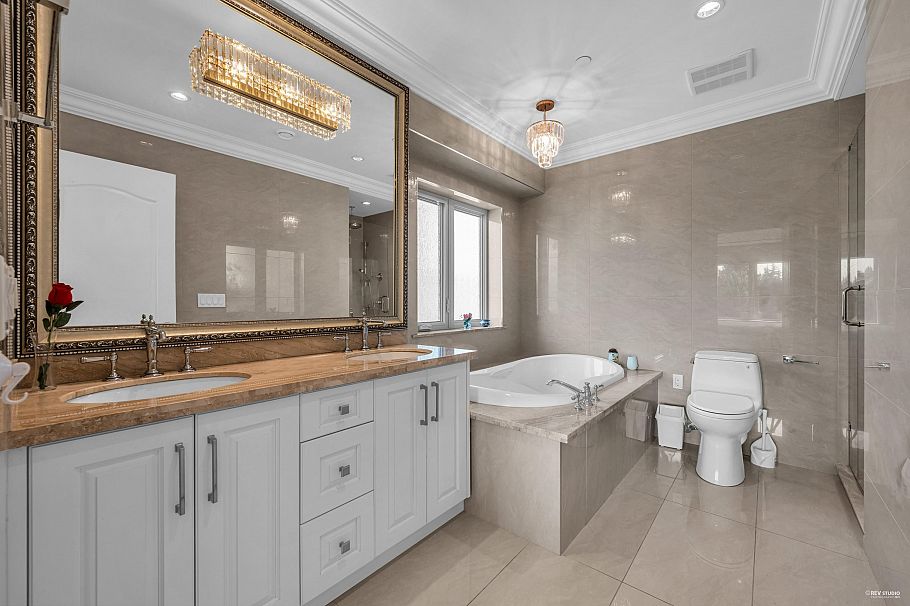 1019 W 47th Avenue Vancouver, BC - 25