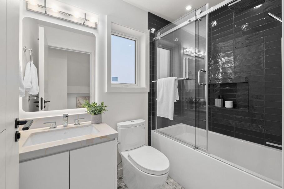 679 W 18th Avenue Vancouver, BC - 24