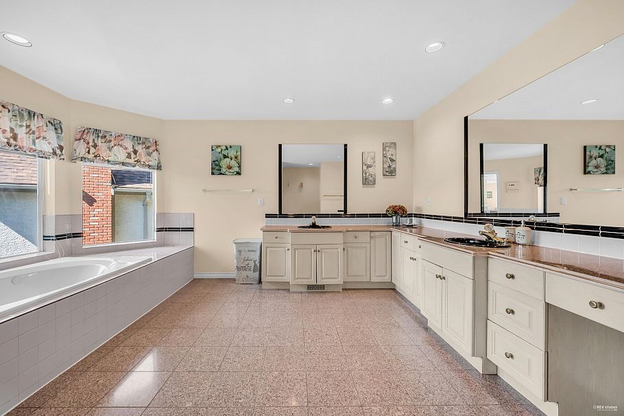 3945 Braemar Place North Vancouver, BC - 25