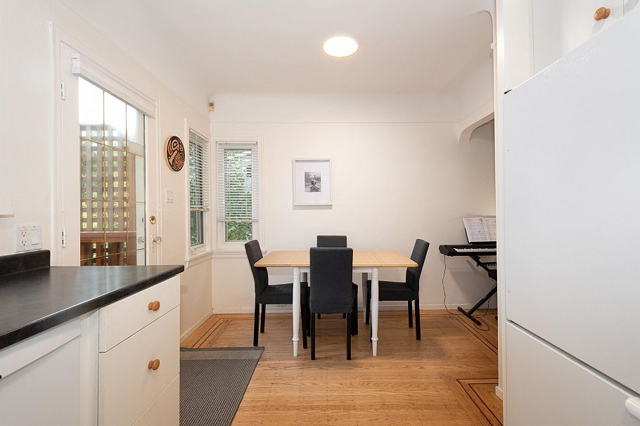 3476 W 13th Avenue Vancouver, BC - 9