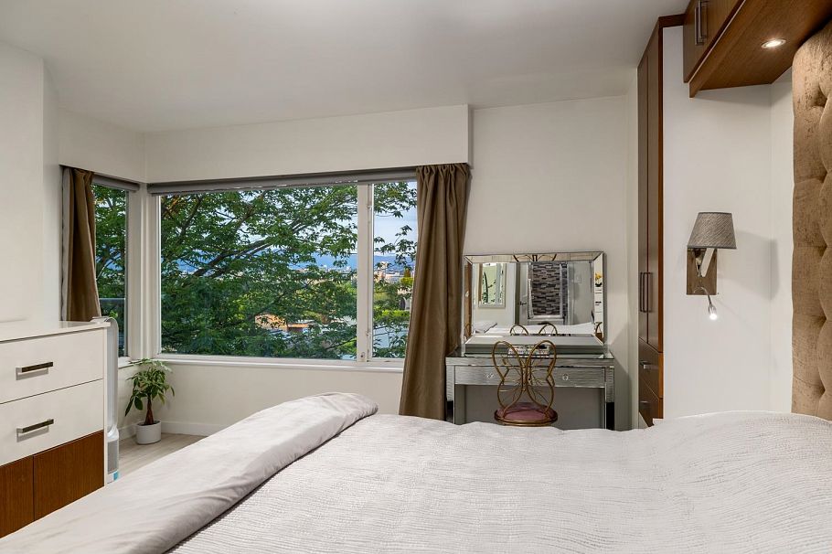 2391 Oak Street Vancouver, BC - 13