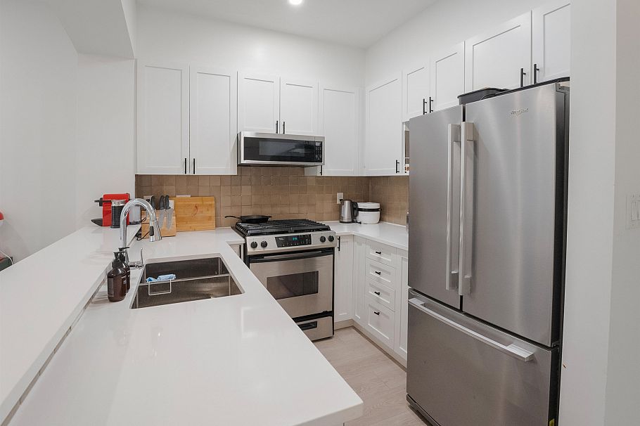 320 2280 Wesbrook Mall Vancouver, BC - 6