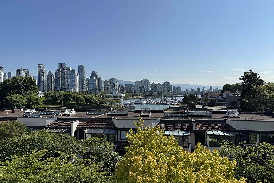 21 1201 Lamey's Mill Road Vancouver, BC - 9