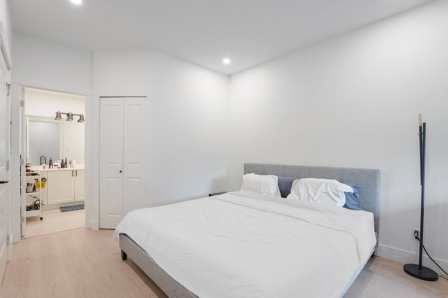 320 2280 Wesbrook Mall Vancouver, BC - 9