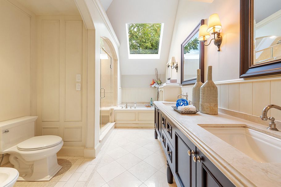 3982 W 35th Avenue Vancouver, BC - 5