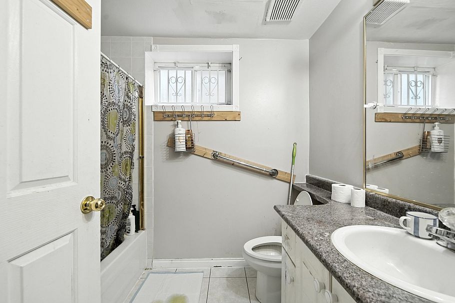 2228 E 40th Avenue Vancouver, BC - 34