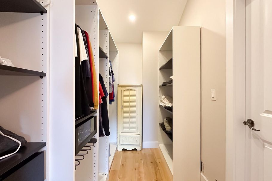 880 W 19th Street North Vancouver, BC - 25