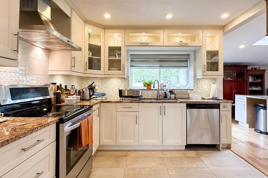 880 W 19th Street North Vancouver, BC - 13